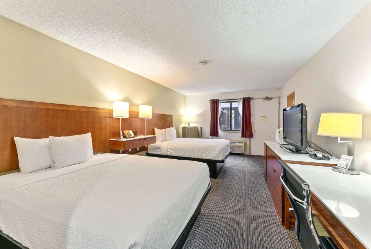Ramada By Wyndham Cedar 3*