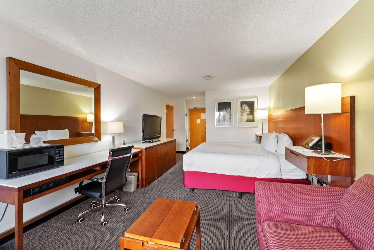 Hotel Ramada By Wyndham Cedar 3*